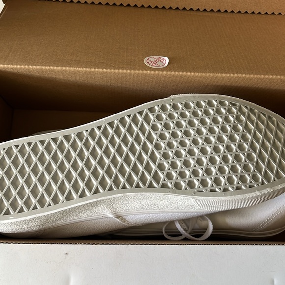Van’s authentic true white mens size 10.5 new with box - Picture 3 of 3
